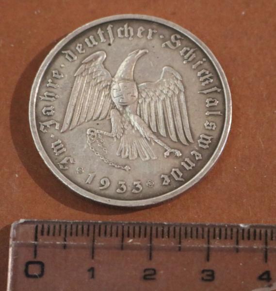 Silbermedaille 1933, auf Hitler und die Machtergreifung. Büste Hitler l./ Adler mit Hakenkreuz auf Brust, "Im Jahre deutscher Schicksalswende".